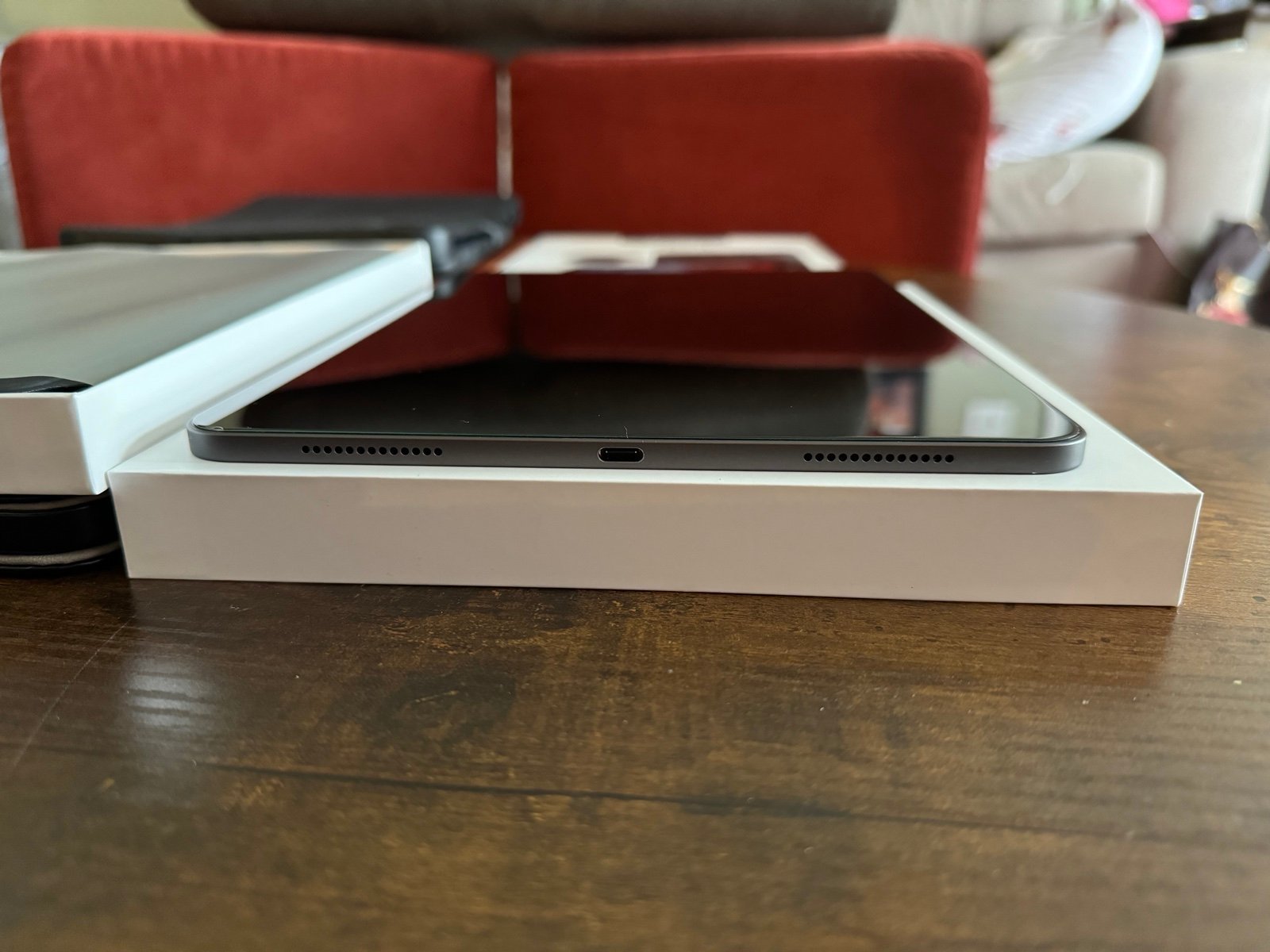 Apple iPad Pro 1st Generation 64 GB in Space Gray with Magic Keyboard 3B79