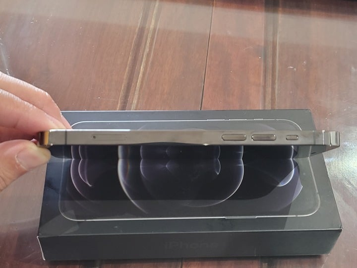 UNLOCKED Apple iPhone 12 Pro 128 GB Graphite - Great Condition 6R16