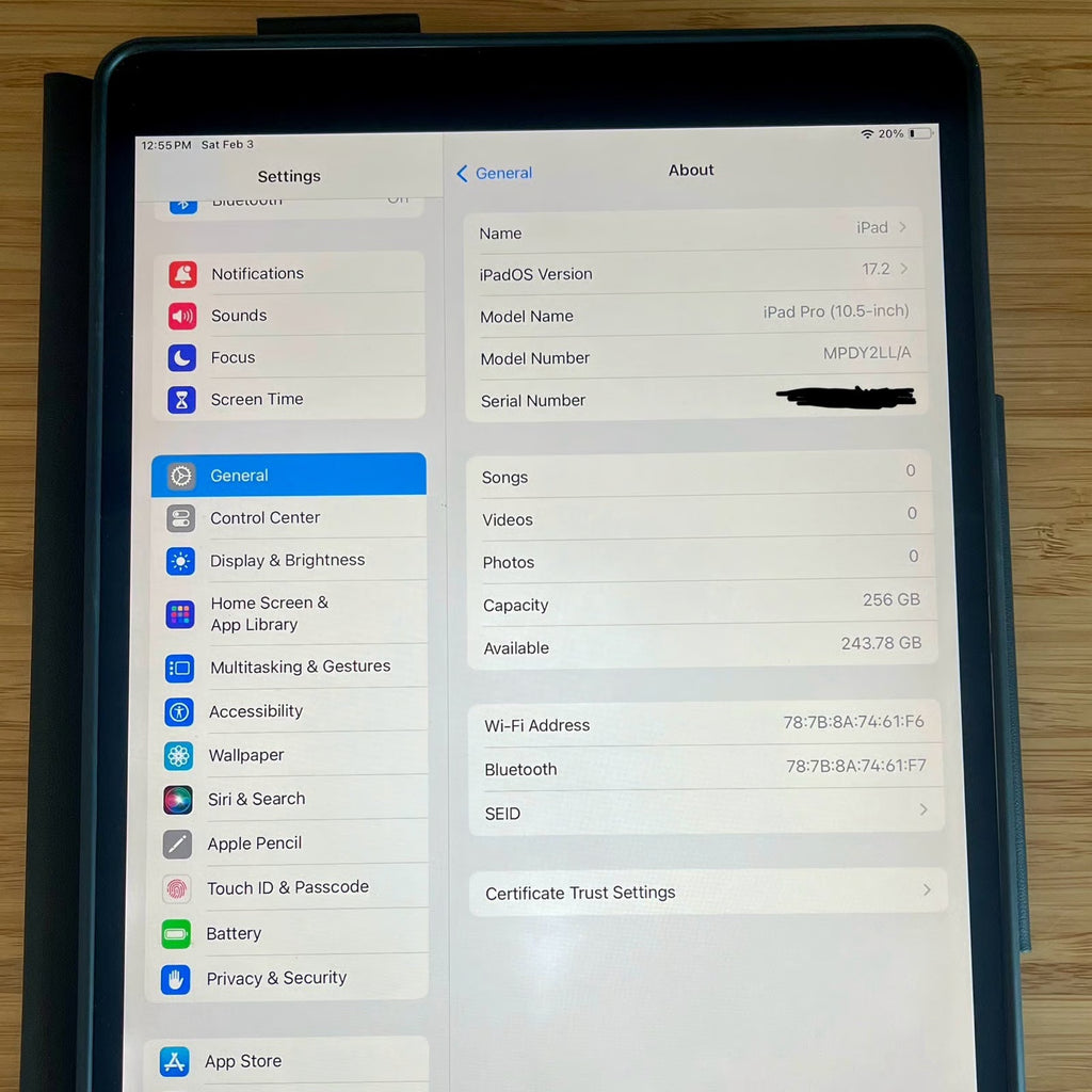 Apple Ipad Pro 10.5"" 256GB Space Gray with Smart Case/Keyboard 9J75