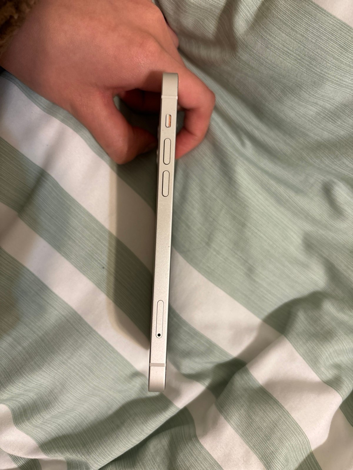 Apple iPhone 12 128 GB in White for Unlocked 2Y38