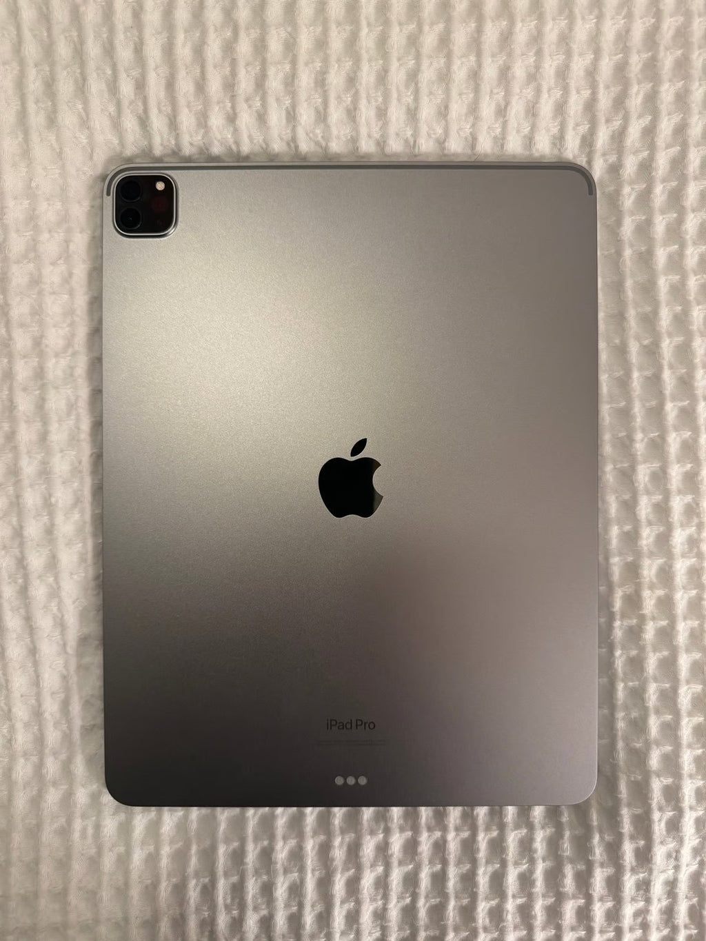 iPad Pro 12.9鈥?6th gen (512GB/Wifi) + Apple Magic Keyboard 6B35