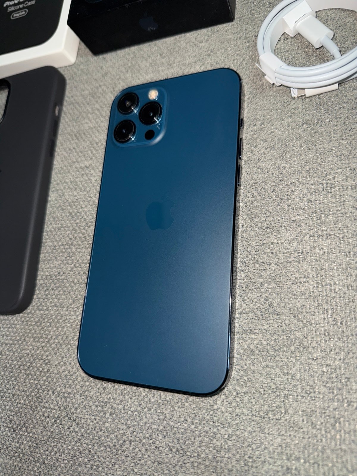 iPhone 12 Pro Max 256GB UNLOCKED 3J16