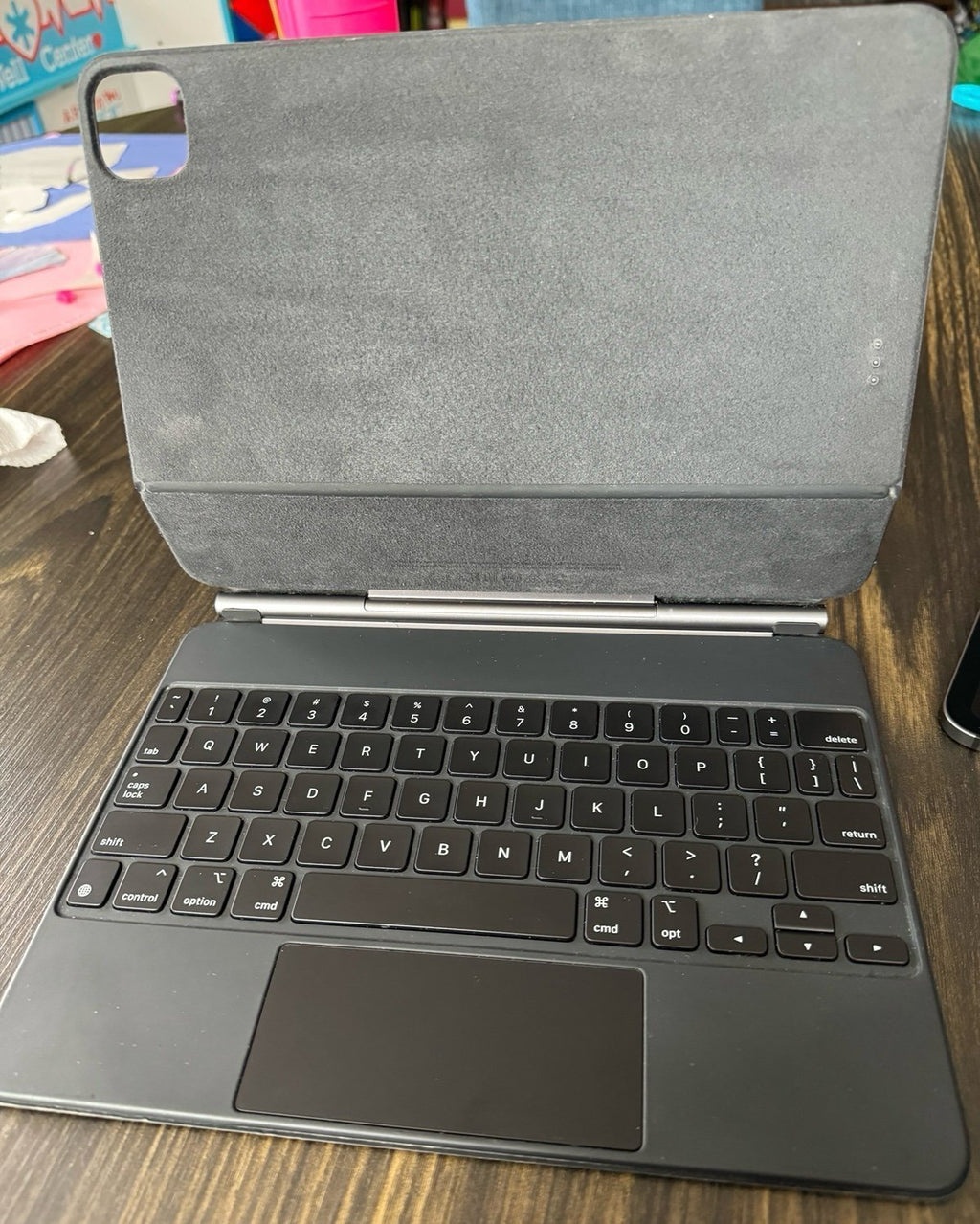 iPad Pro 3rd Generation 11�?(2018) 256gb WiFi + Cellular and Magic Trackpad Case 1V52