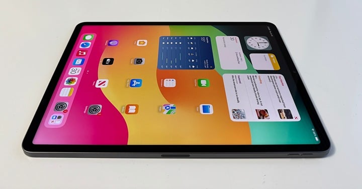 Apple iPad Pro 12.9 inch (5th Gen) - 128GB Space Gray (WiFi) A2378 - MDM 1Q17