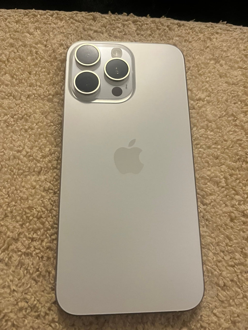 iPhone 15 pro max white 256gb unlocked 2L55