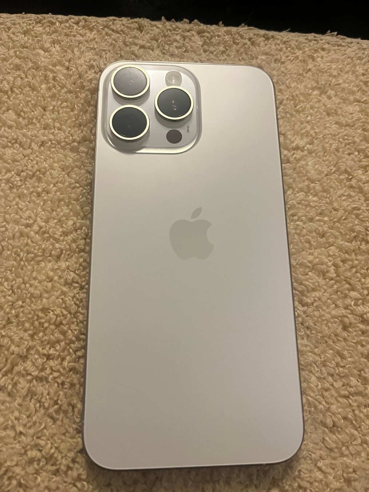 iPhone 15 pro max white 256gb unlocked 2L55