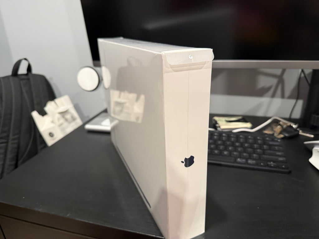 Apple Macbook Air 13in.  M2 3.49 GHz  256GB SSD 7X92