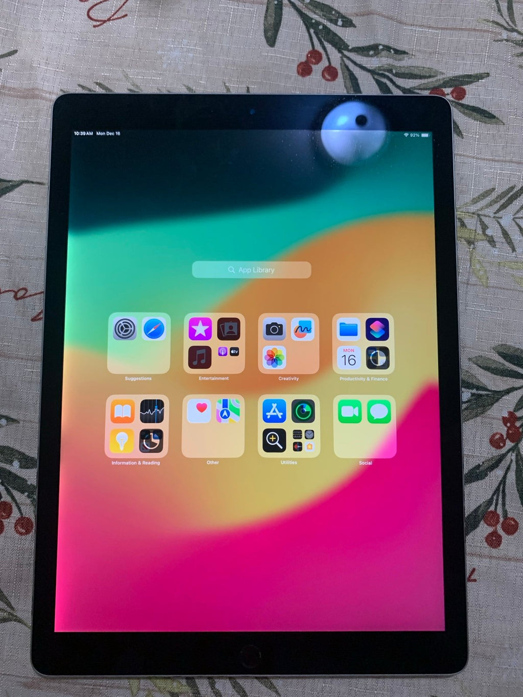 Apple iPad Pro 12.9�?2nd generation 64GB unlocked like new! 3M69