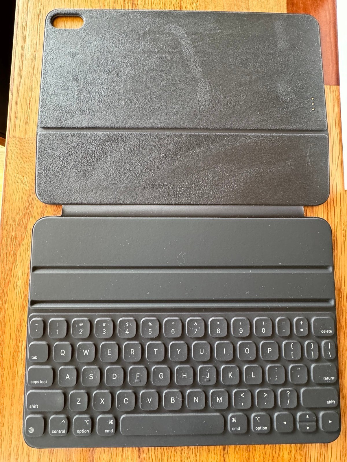 Apple iPad Pro 11�?1st Generation (64GB Space Gray) + Apple Smart Keyboard Folio 5A75