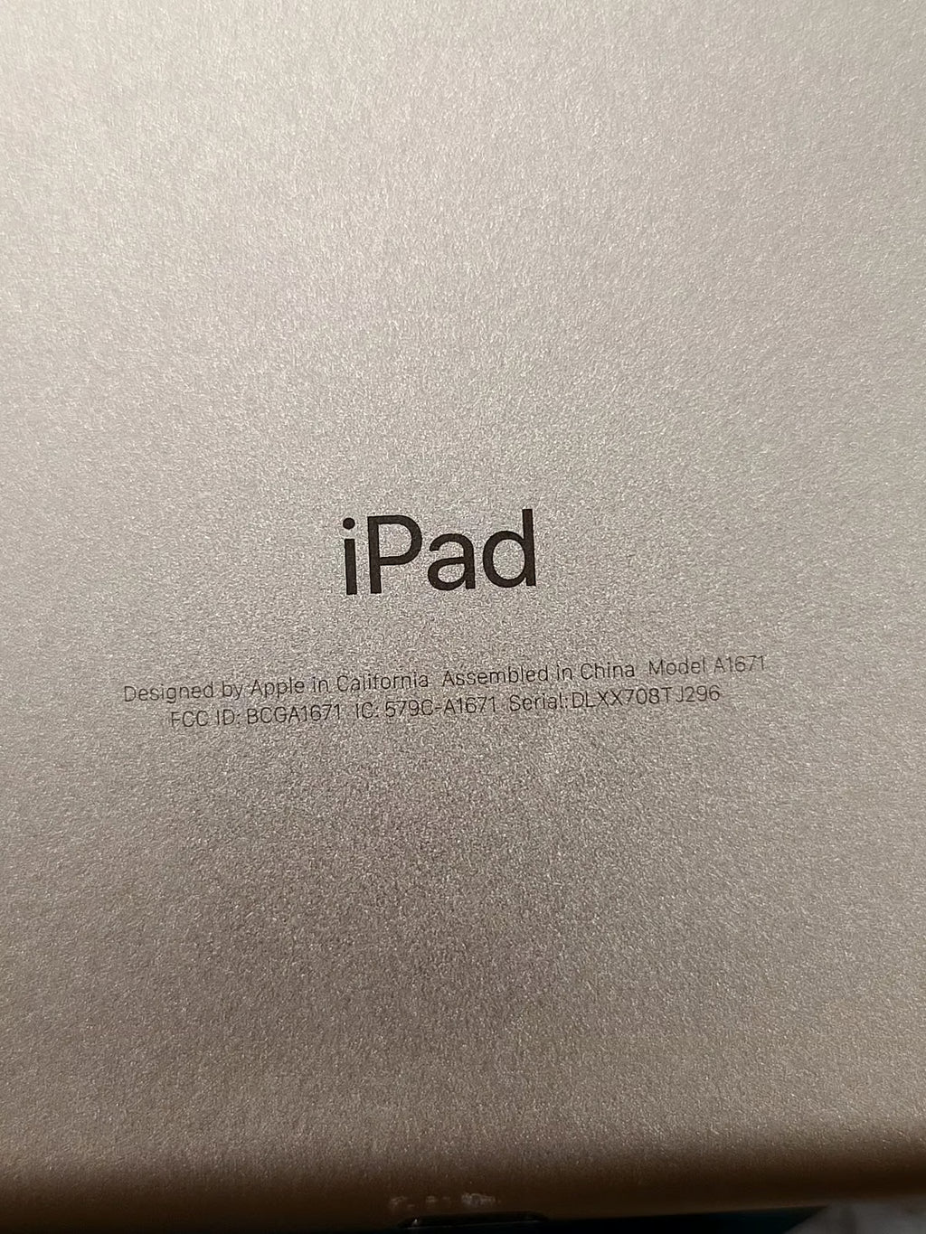 Apple iPad Pro 12.9�?2nd Generation 64GB Gold 1K77