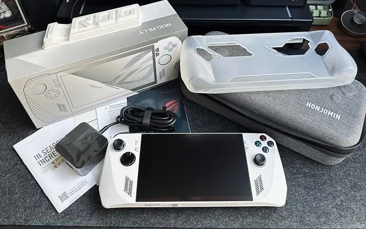 ASUS ROG Ally Z1 Extreme 512GB- Barely Used Mint condition 2O19