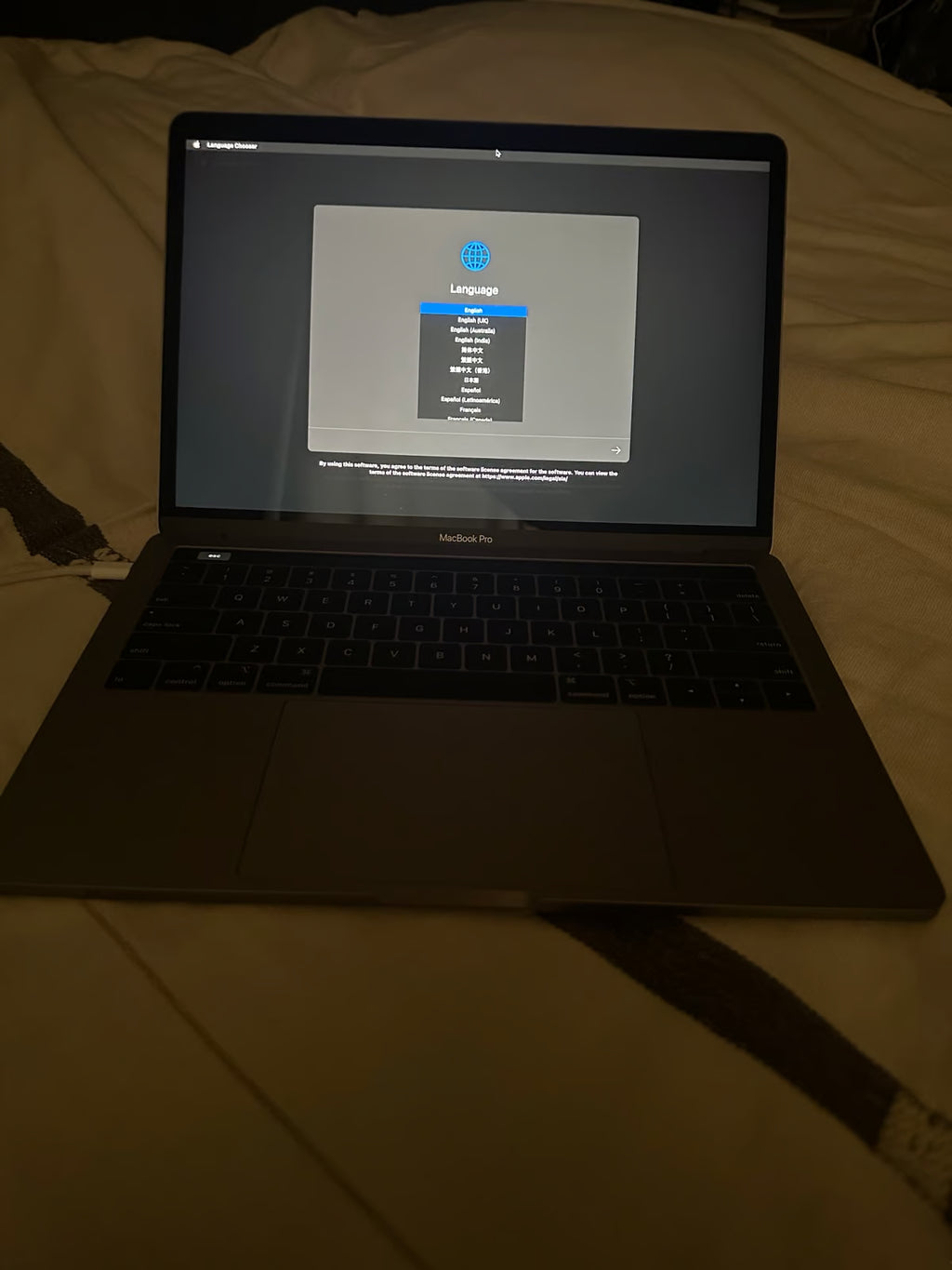 Apple Macbook Pro A1989 13in. Core i5 2.3 GHz  256GB SSD 1W79