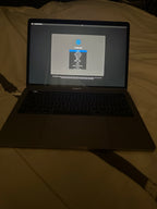 Apple Macbook Pro A1989 13in. Core i5 2.3 GHz  256GB SSD 1W79