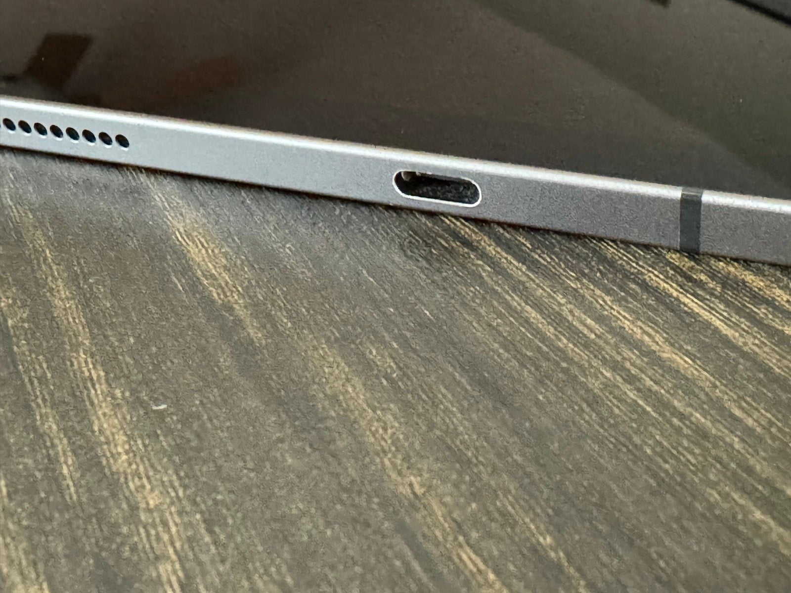 iPad Pro 3rd Generation 11�?(2018) 256gb WiFi + Cellular and Magic Trackpad Case 1V52