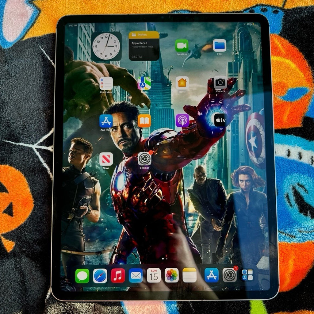 iPad Pro 5th Gen 12.9 1tb Cellular Unlocked! + Apple Pencil and Keyboard Case! 3R26