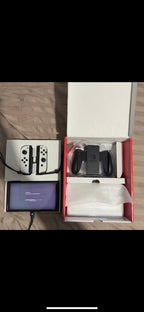 Nintendo switch OLED + accessories 5Y66