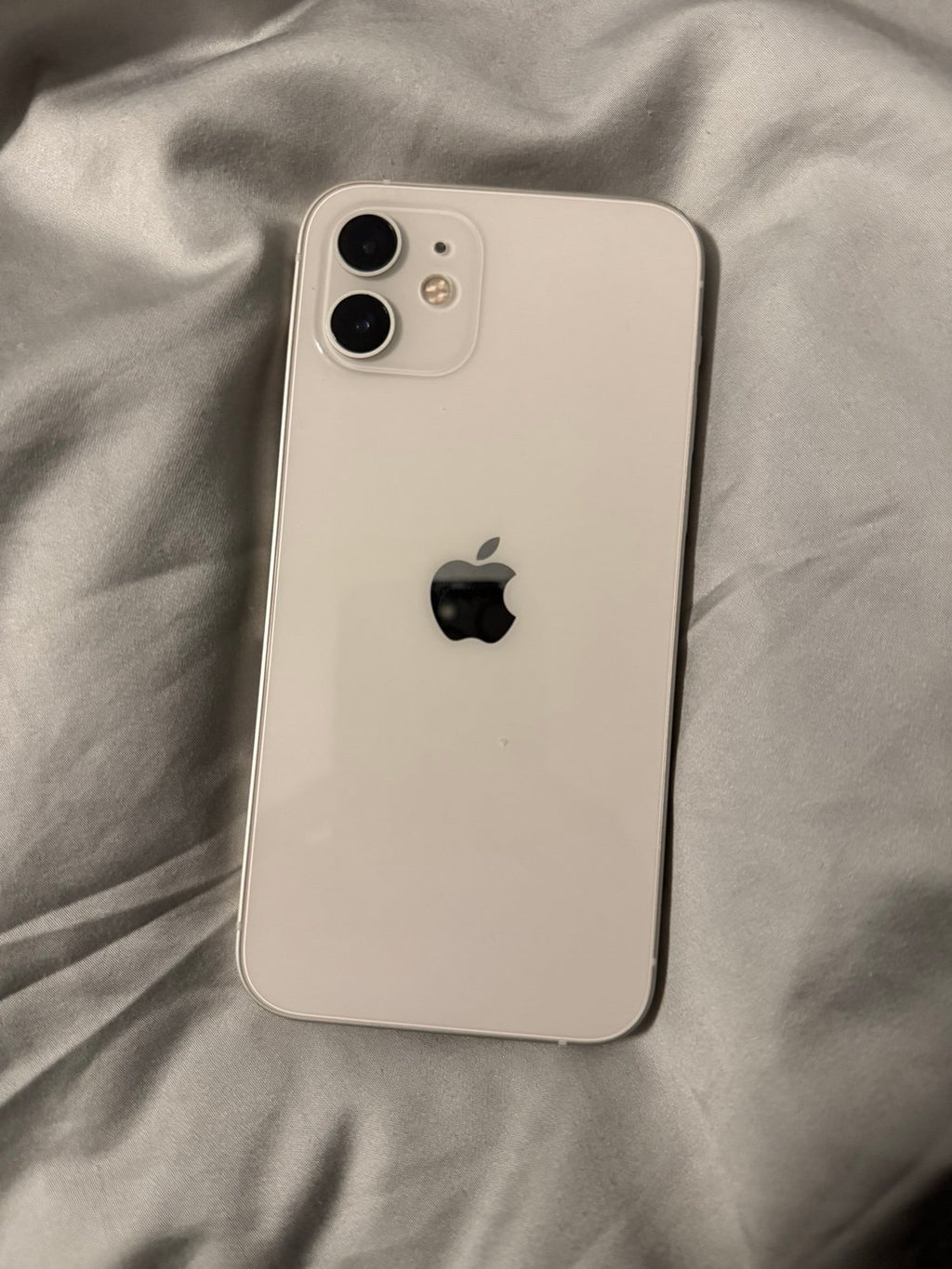 Apple iPhone 12 64 GB in White for Unlocked 6Y56