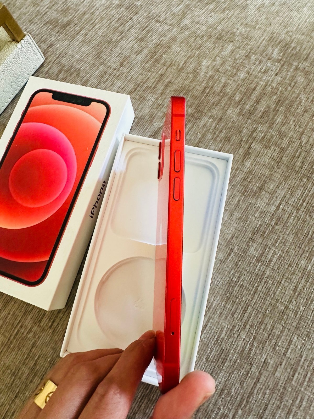 iPhone 12 red 128 gigabytes (like new). 5Y71