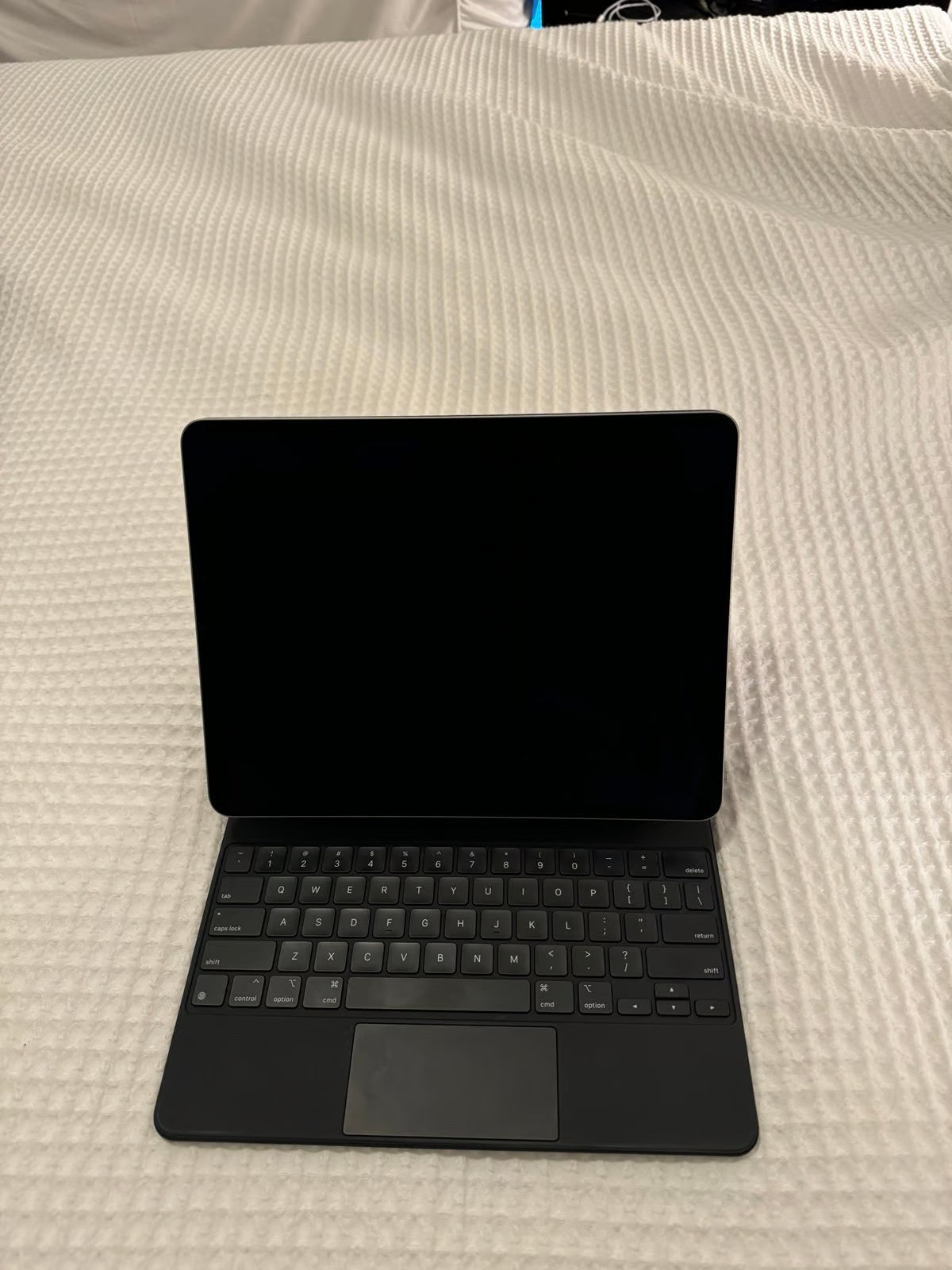 iPad Pro 12.9鈥?6th gen (512GB/Wifi) + Apple Magic Keyboard 6B35