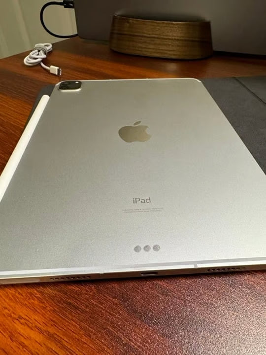 iPad Pro 11-inch 3rd generation Silver LTE 1L22