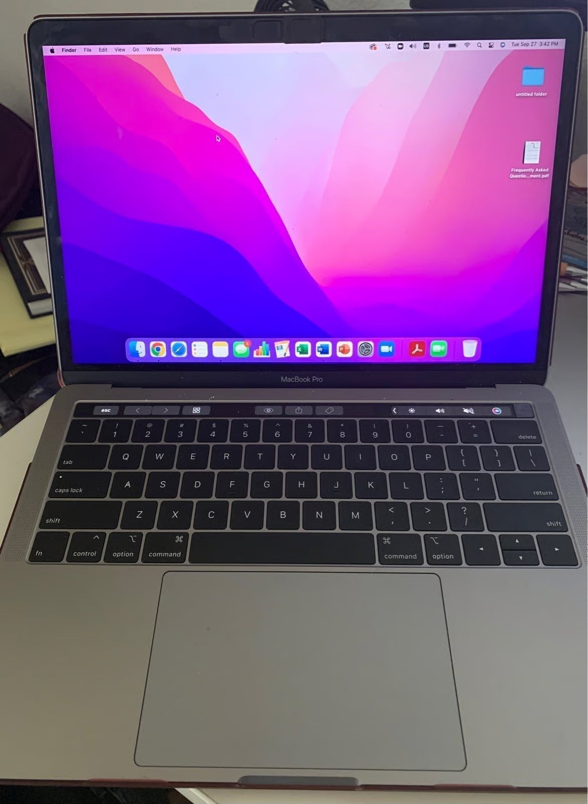 macbook pro 2019 i7 256GB 2.8GHz 16GB memory 6F19