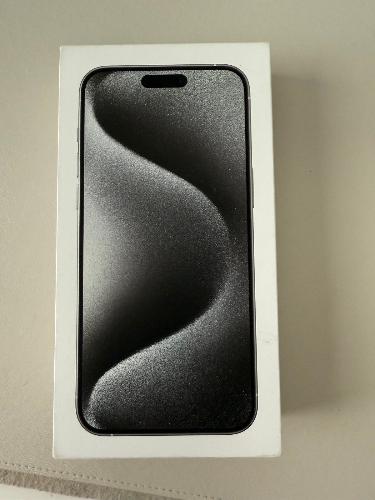 iPhone 15 Pro Max White Titanium Unlocked 256 GB 3V18