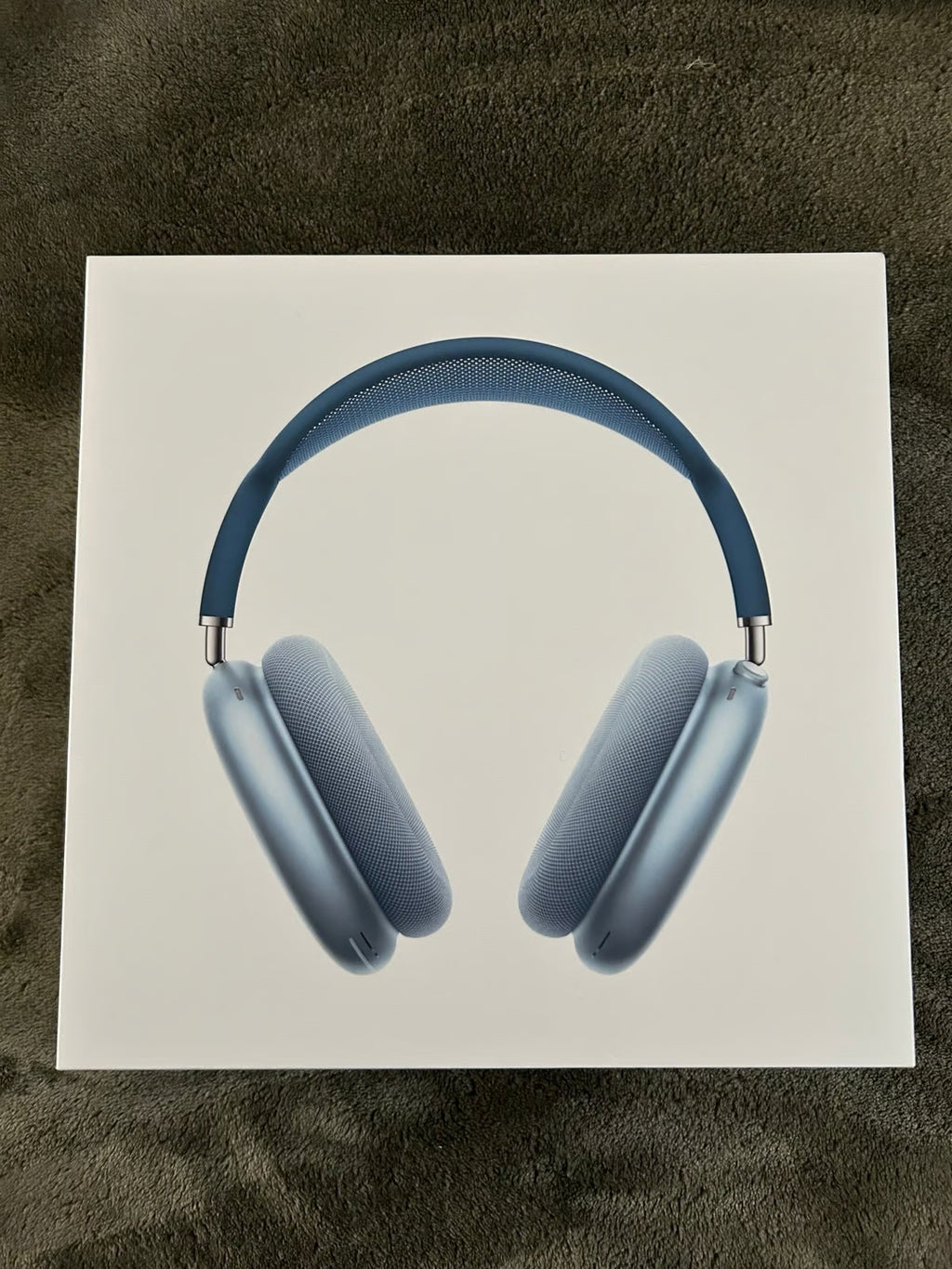 Apple AirPods Max with Smart Case in Sky Blue 2W66