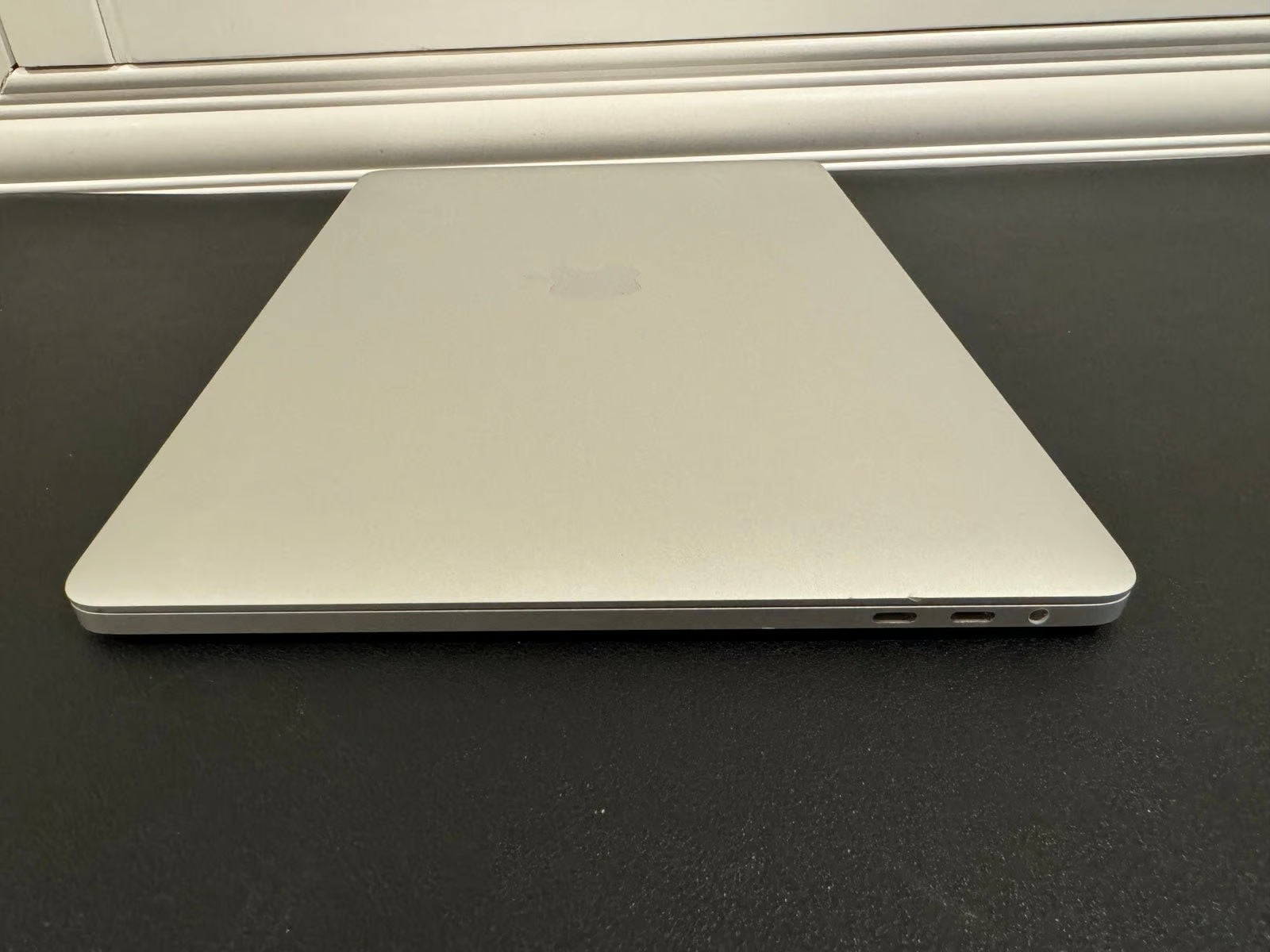 MacBook Pro with TouchBar 8A75
