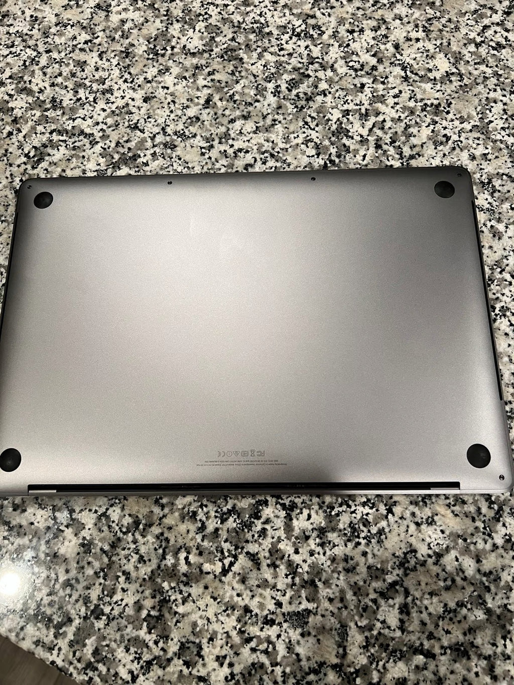 MacBook Pro 15鈥?2016 Touchbar - 256GB SSD | 16GB RAM 9H53