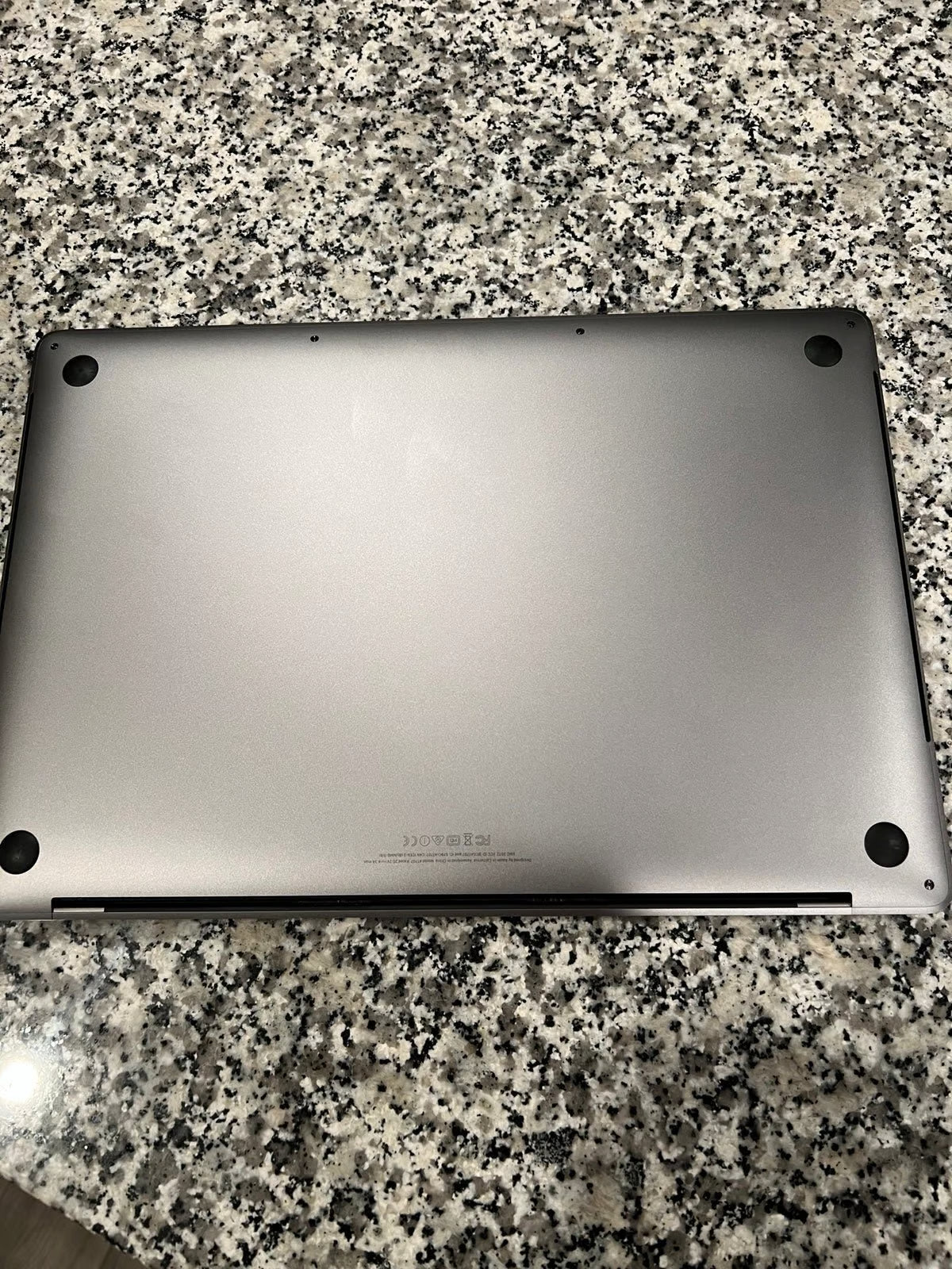 MacBook Pro 15鈥?2016 Touchbar - 256GB SSD | 16GB RAM 9H53