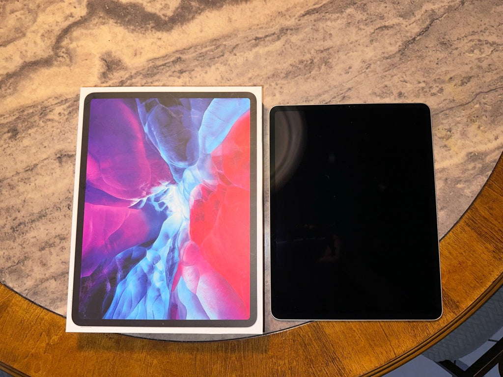 iPad Pro 12.9 inch 4th generation/ Apple Pencil/ Magic Keyboard 6W25