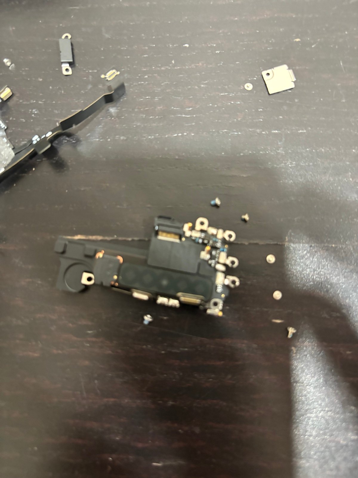 iPhone 16 Parts 2B19