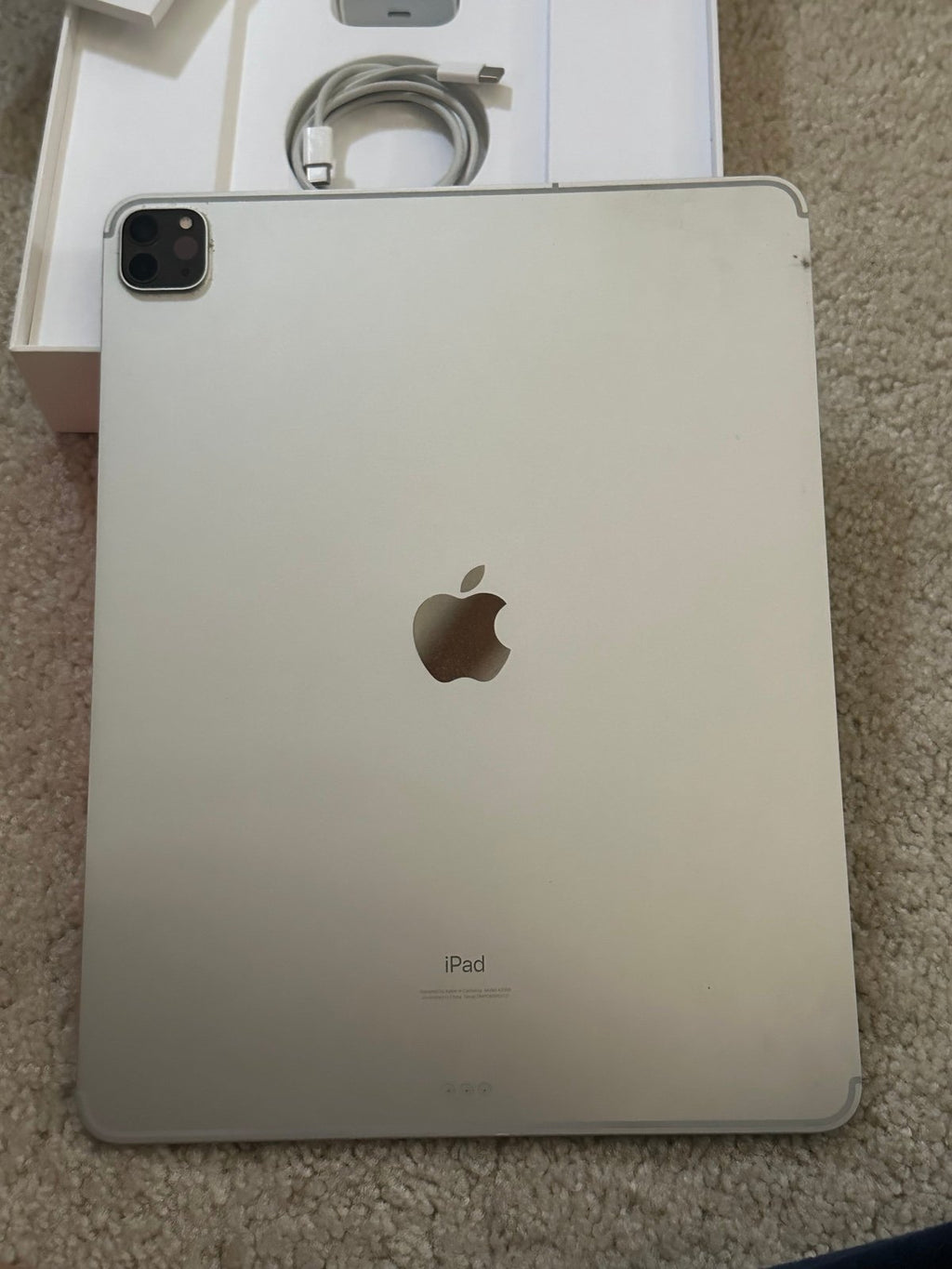 Apple iPad Pro 12.9 inch 4th generation with pencil and magic keyboard 5F56