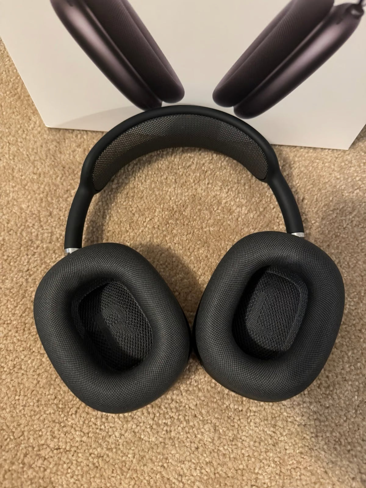 Apple AirPods Max with Smart Case in Space Gray LIKE NEW! 5Y79