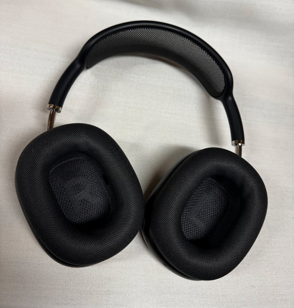 Apple AirPods Max Space Gray used like new condition came with case 3W31