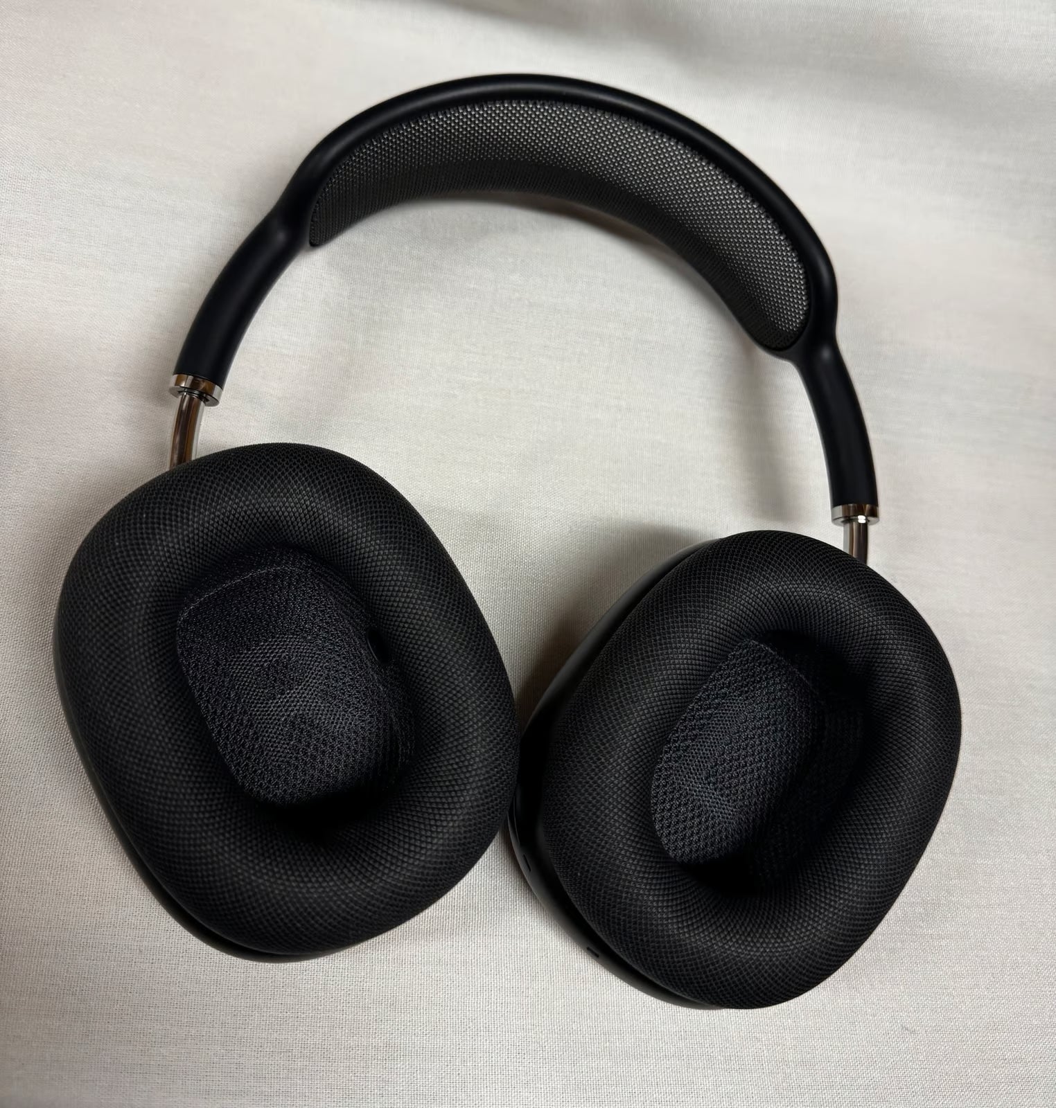 Apple AirPods Max Space Gray used like new condition came with case 3W31