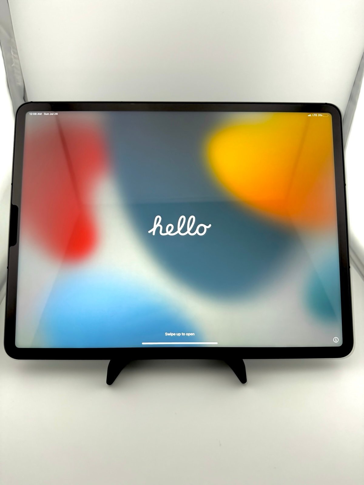 iPad Pro 12.9 inch 5th Gen 128GB (Cellular) Space Gray & Magic Keyboard 2W83