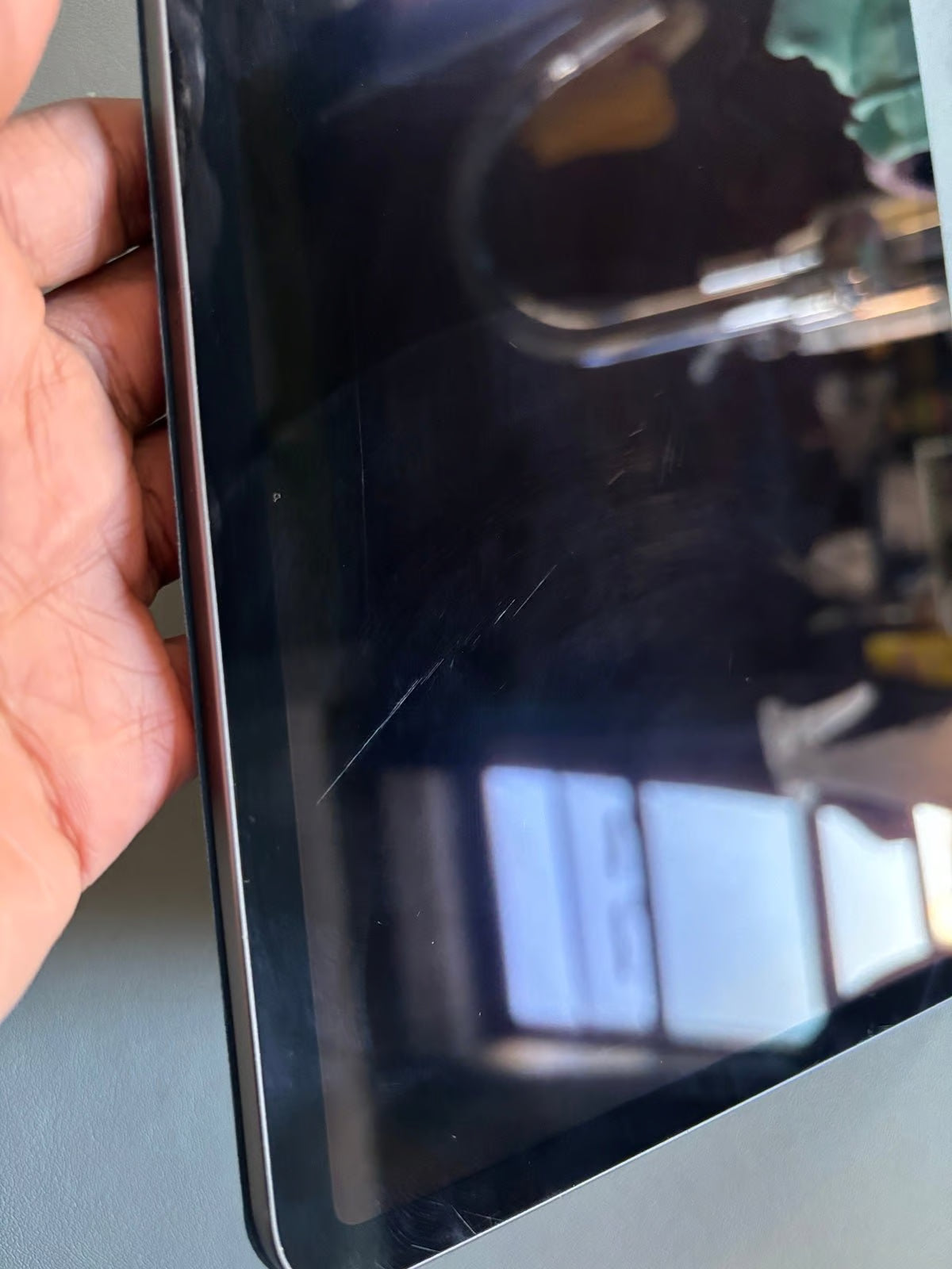 iPad Pro 2018 11-inch 1st Generation 64 GB Wi-Fi Only w/ cases 5P91