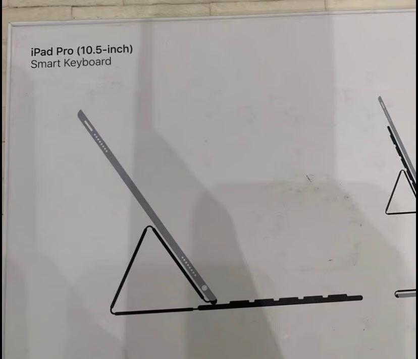 Apple iPad Air 3rd Generation 64 GB with Smart Keyboard 6L31