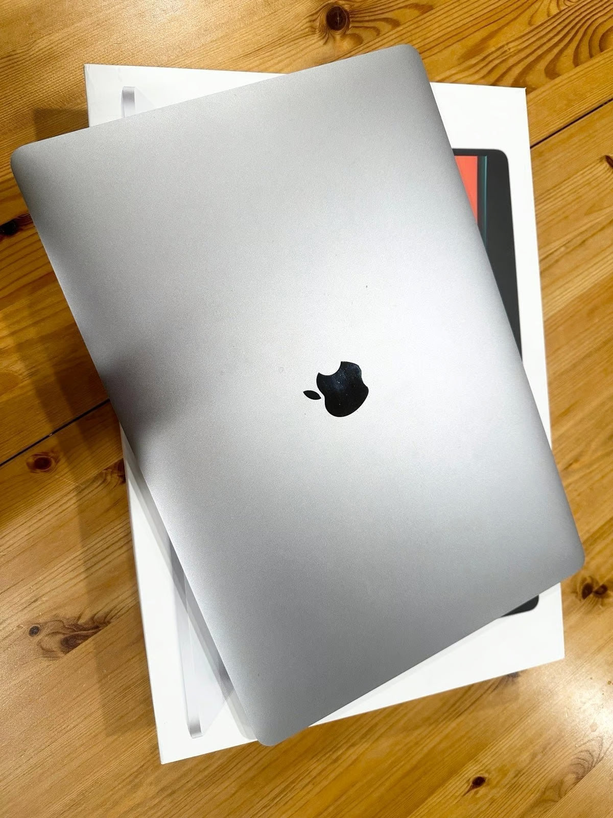 Macbook Pro 16 inch 2019 2V79