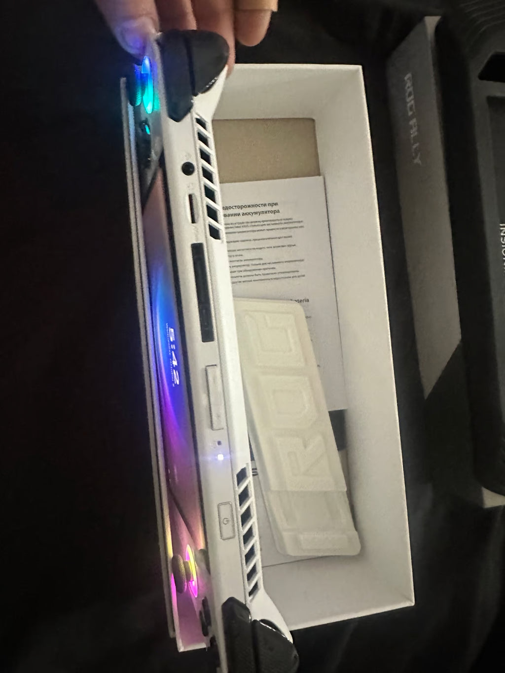 ASUS rog ally z1 extreme 3V66