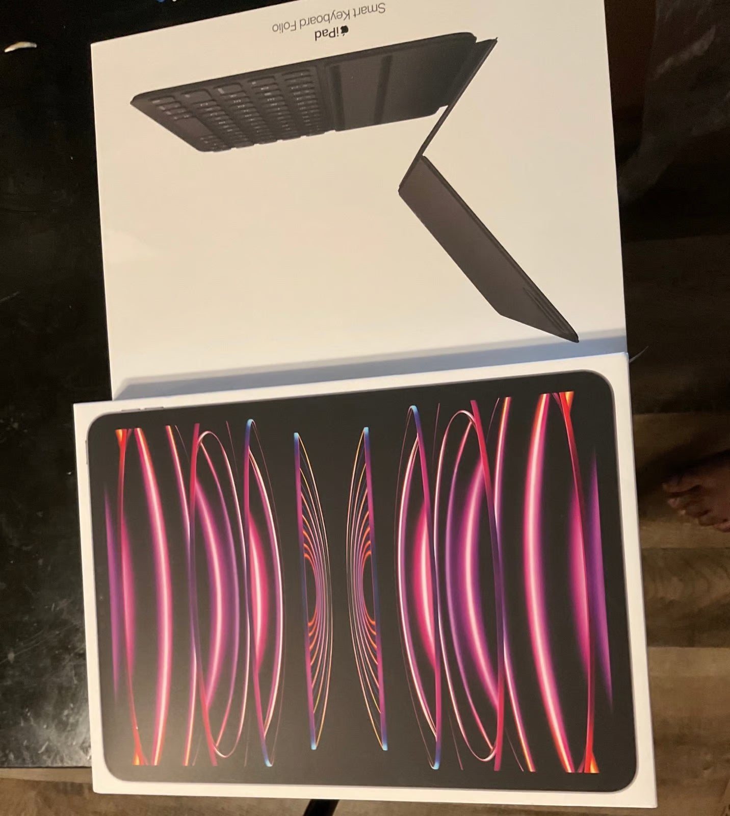 ipad pro 11 inch 4th generation 256GB and Smart Keyboard for ipad 6C36