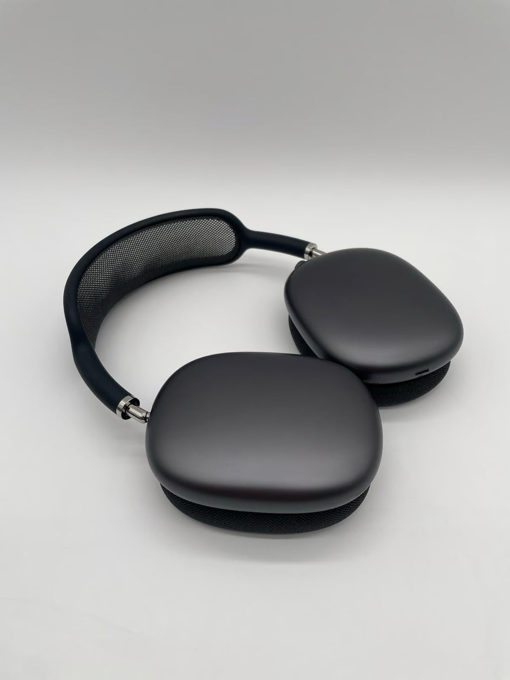 Apple AirPod Pro Max Space Black Excellent Condition 6M39