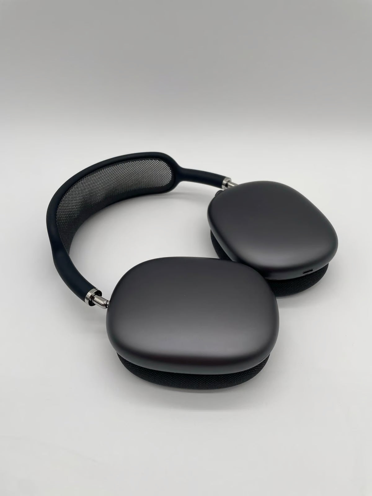 Apple AirPod Pro Max Space Black Excellent Condition 6M39