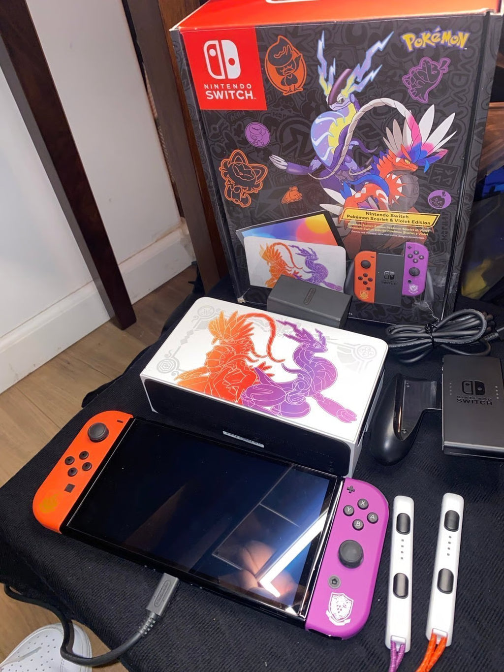 Nintendo Switch Pokemon Scarlet & Violet Edition + new ""age of calamity"" game. 2D27