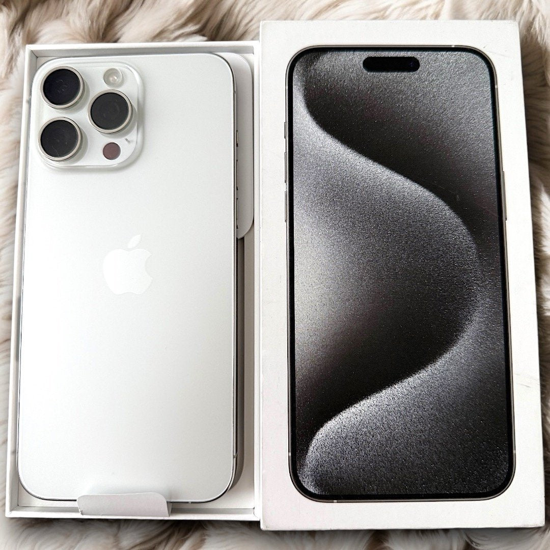 iPhone 15 Pro Max White Titanium Unlocked 256 GB 3V18
