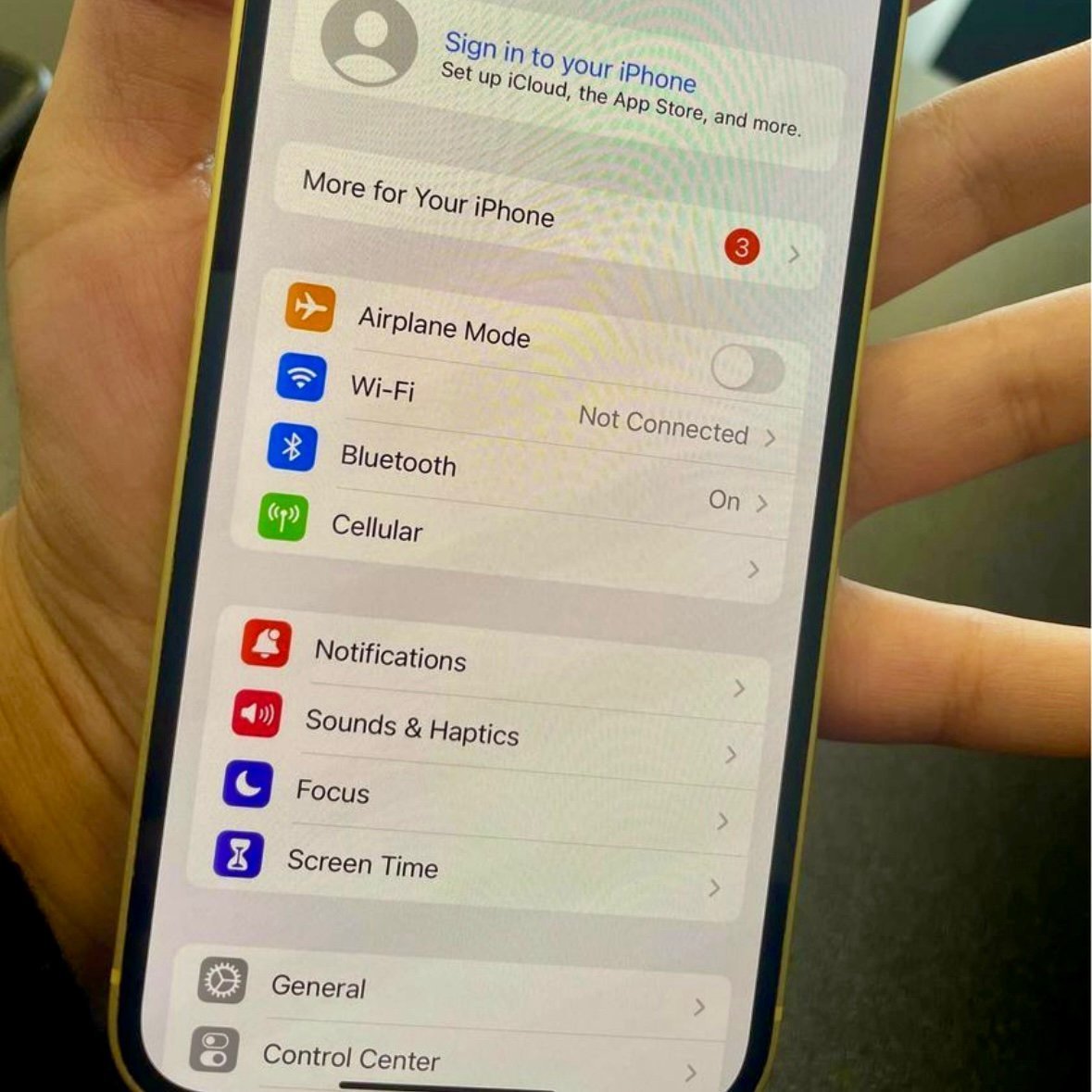 Apple iPhone 14 128 GB in Yellow - Unlocked 9Y83