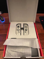 Nintendo switch (Oled Model) Bundle Like New In Box 7S88