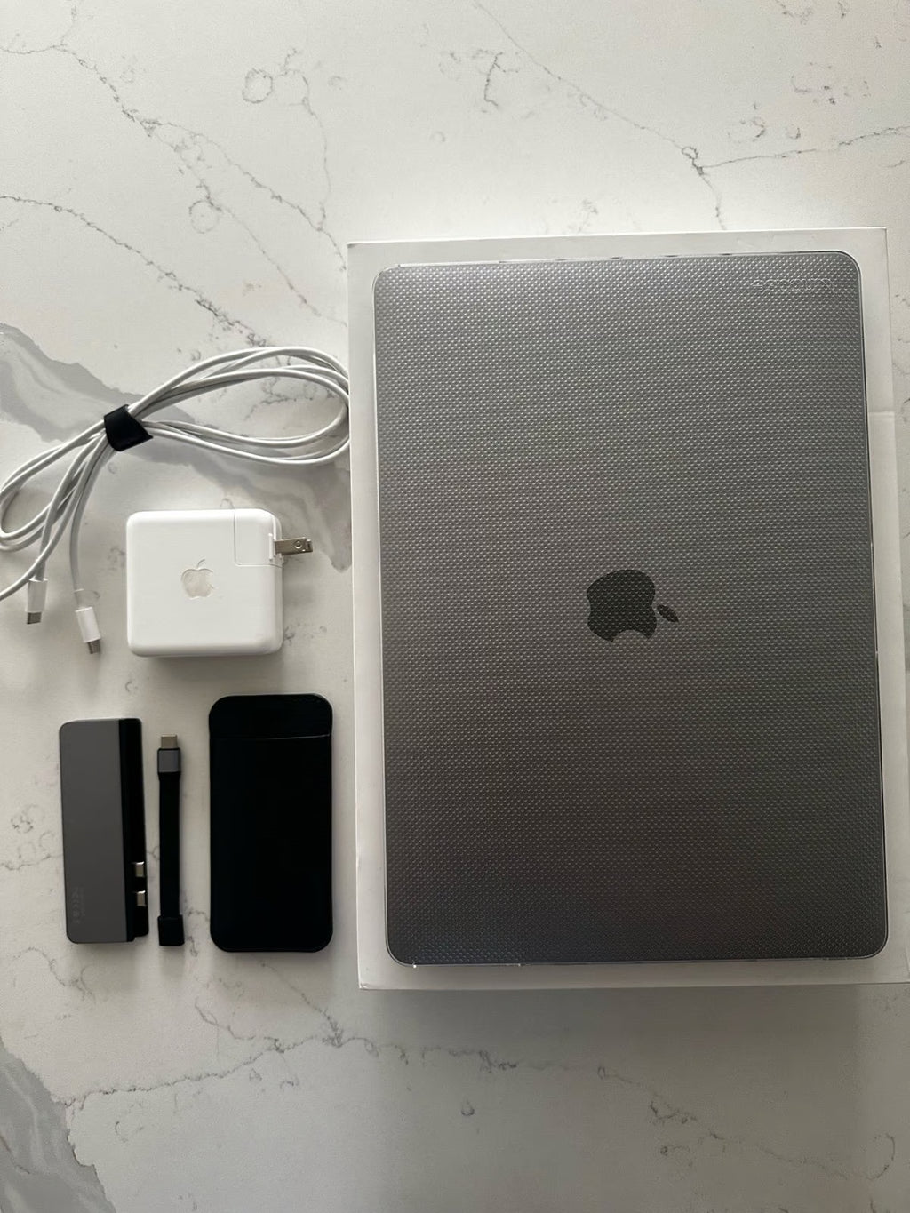 2020 MacBook Pro 13in 8Z77