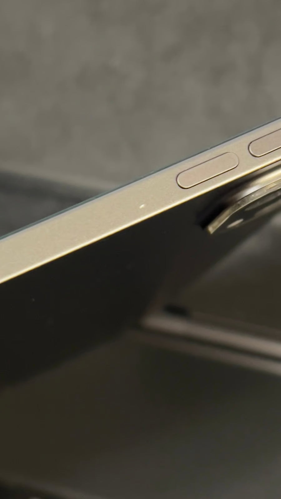 Apple iPad Pro 12.9 4th Generation 1 TB in Space Gray 2V32